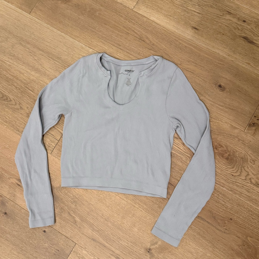 Ribbed Knit Fitted Top in Light Gray